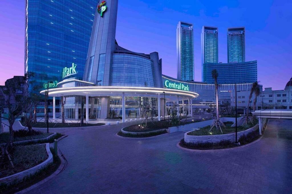Homy 2 Bedroom Apartment Near Shopping Malls Джакарта Экстерьер фото
